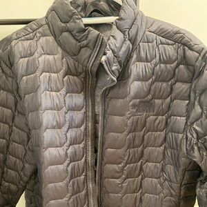 North Face Men’s Size Large puffer jacket